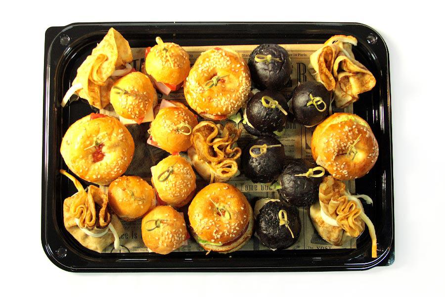 Assorted Combo Platter Appetizers "Funny Boys" 800/1600 g