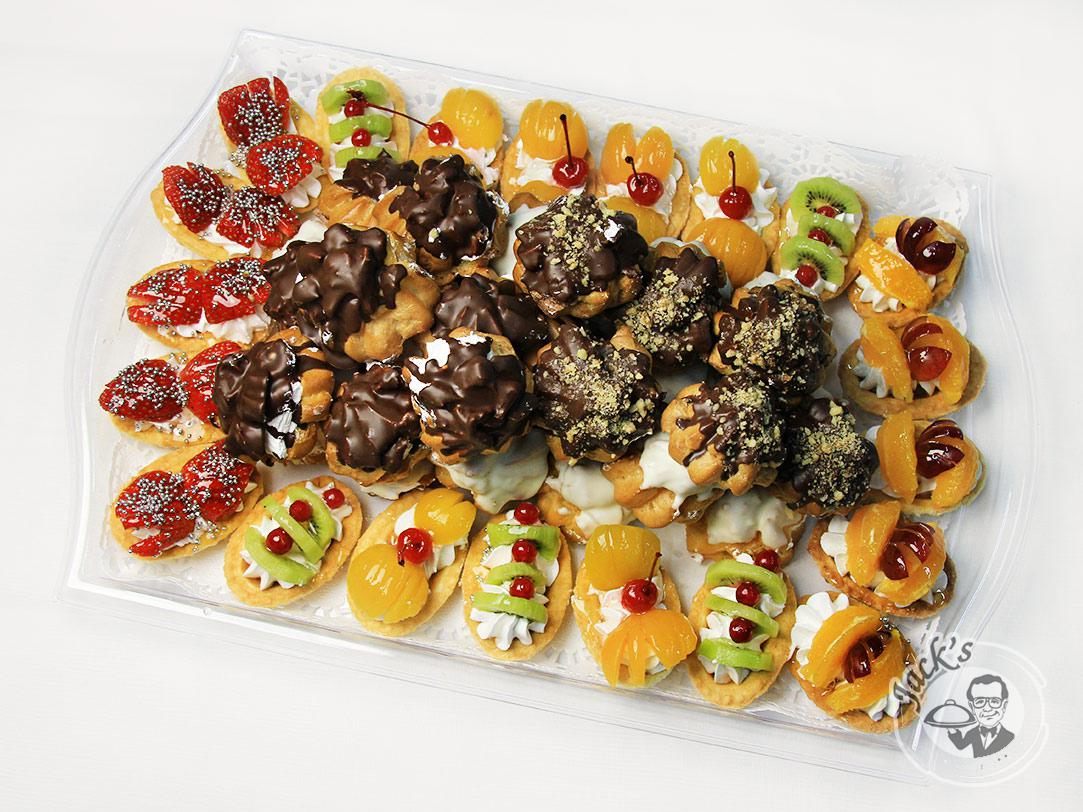Assorted Sweet "Puff Pastry & Fruit Boat" 52 pcs