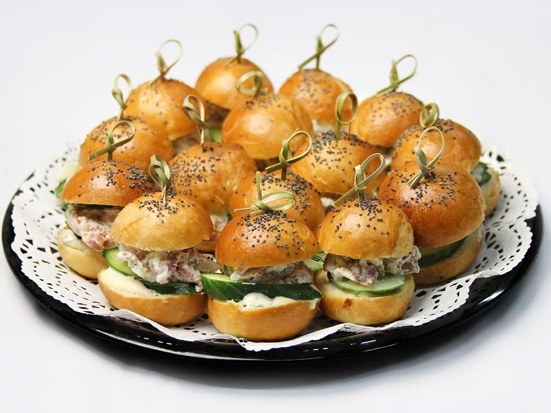 Mini Sliders (Mini Burgers 5 cm) "Prosciutto" 16/32/60 pcs